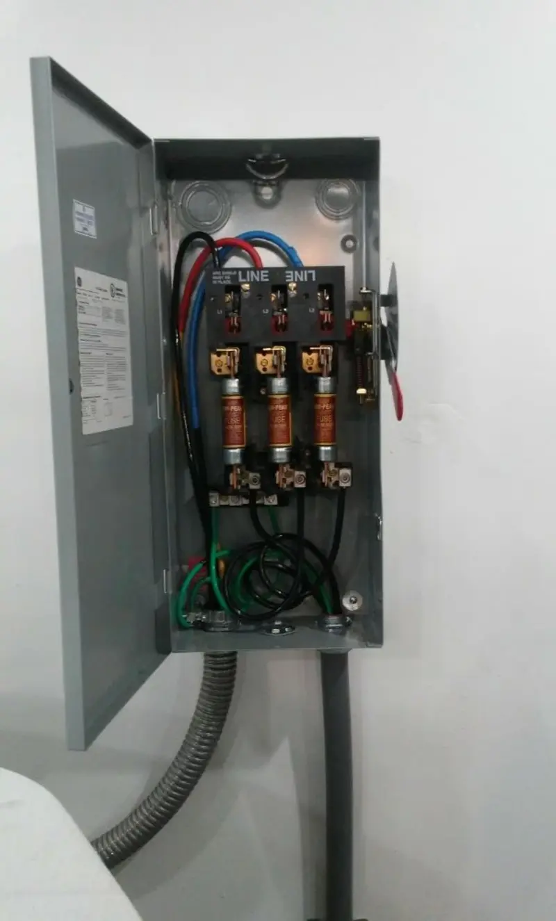 Three-phase disconnect switch installed for Smoke Detector Installation in Holts Summit